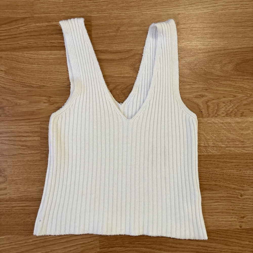 Brandy Melville Women's cropped knit Top white, stretchy, fitting beautifully